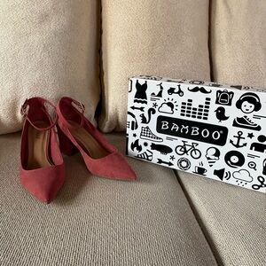 BAMBOO Women's Chic mauve ankle strap block heels